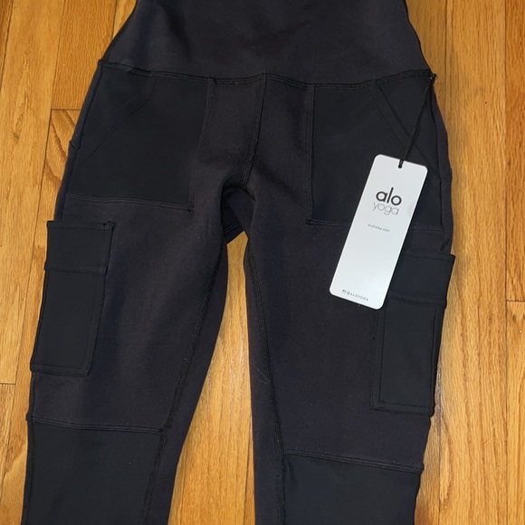 ALO Yoga Pants - ALO Yoga High Waist Cargo Legging in Black NWT